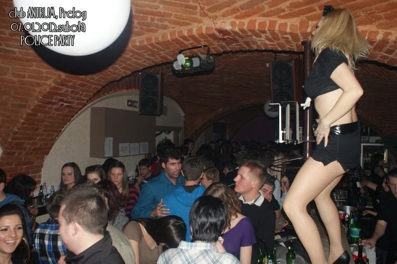 slika0041 Antrum (Subota, 7.1.2012) slika0041 Antrum (Subota, 7.1.2012)