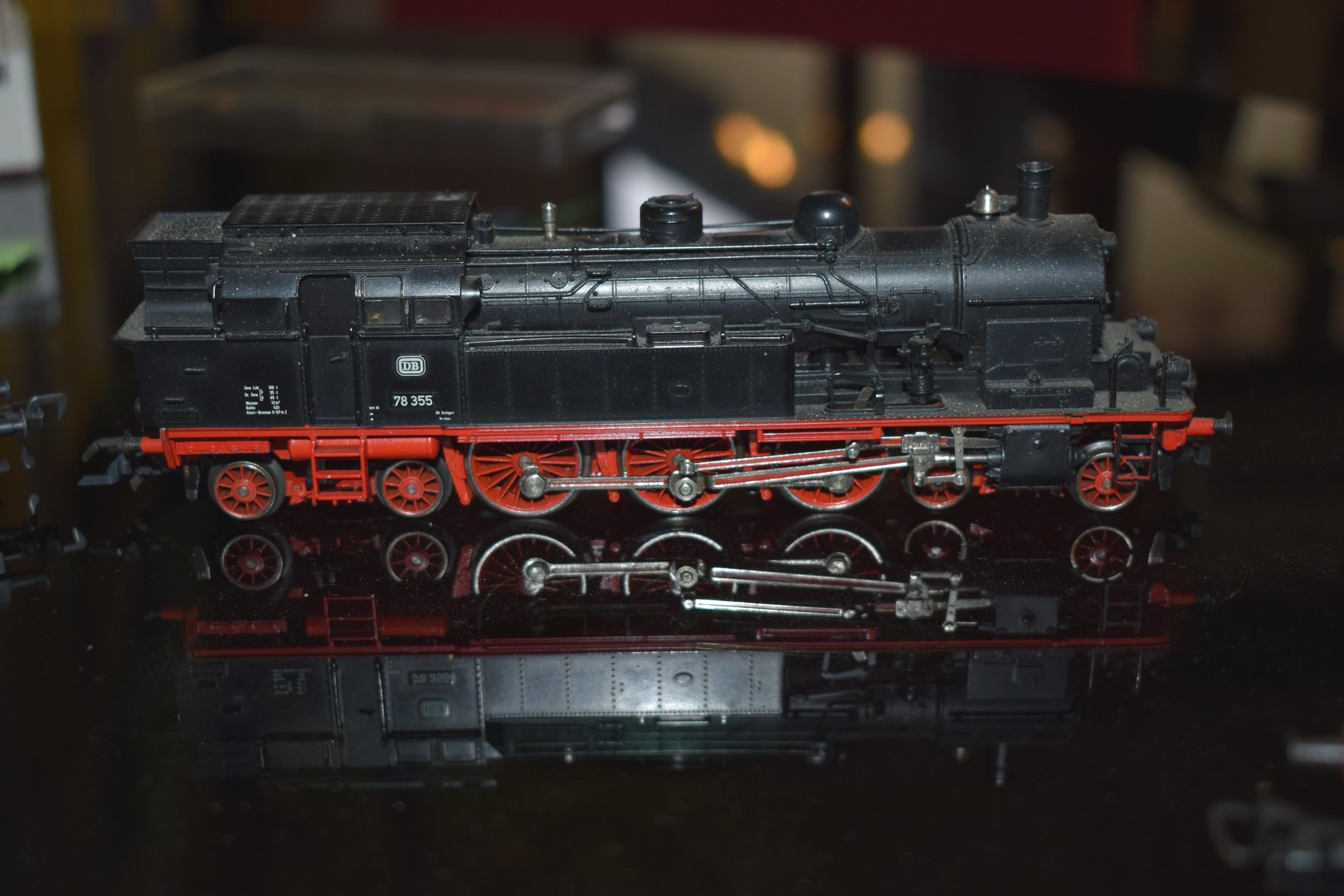 ČOVJEK KOJI VOLI VLAKOVE Josip Herman je strastveni kolekcionar i precizni majstor