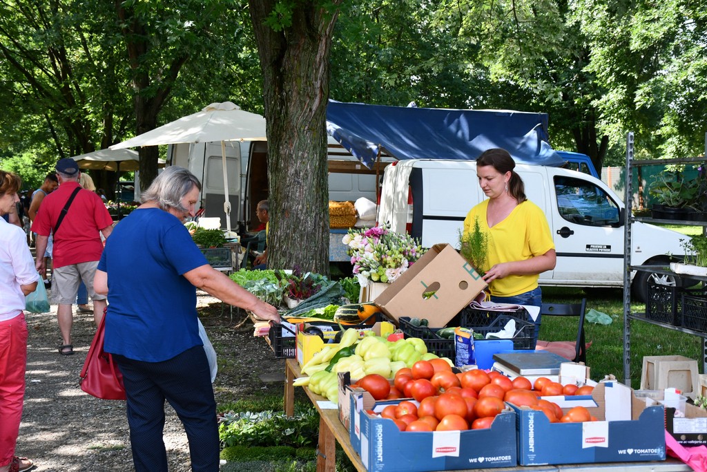SAJAM U ČAKOVCU Sajam je preplavilo obilje svježeg voća i povrća