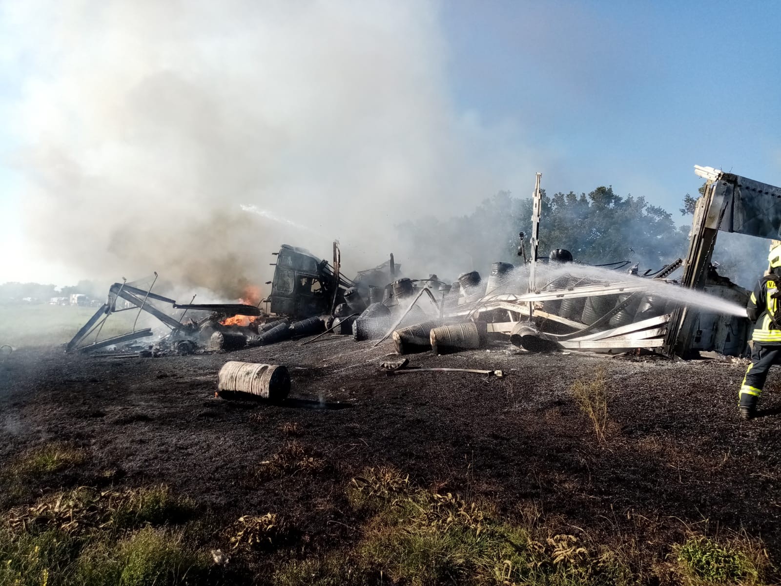 UŽAS NA AUTOCESTI A3 Dvoje ljudi poginulo u teškoj nesreći, požar gasio 21 vatrogasac