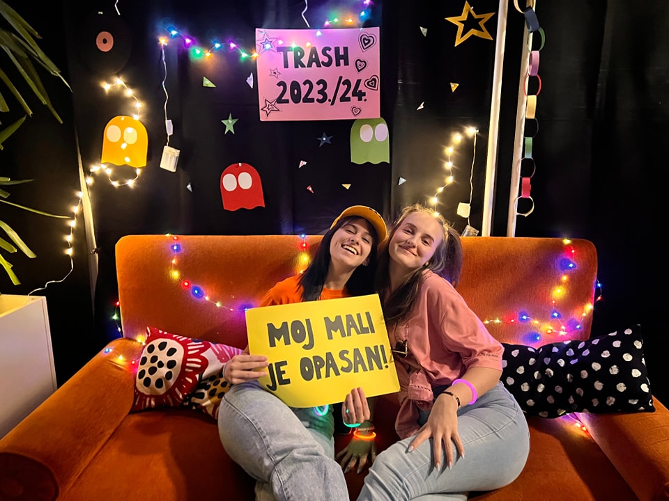 Gimnazijski Trash party