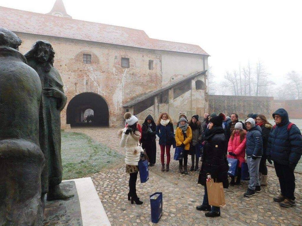 fbimg1481663470106232253