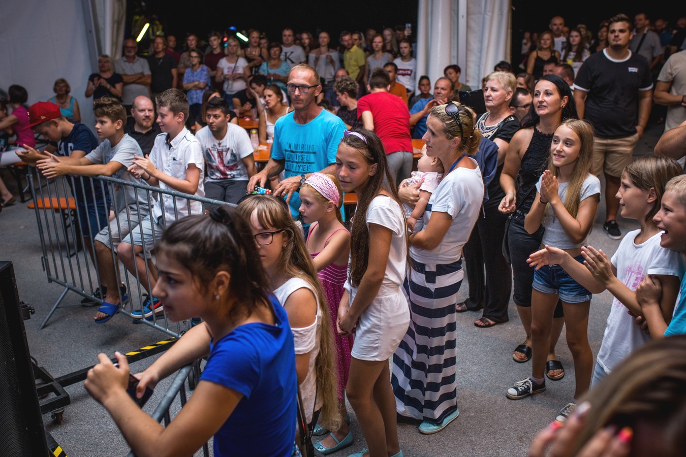 Danijela Martinović zabavljala publiku ispod šatora u Svetom Martinu na Muri