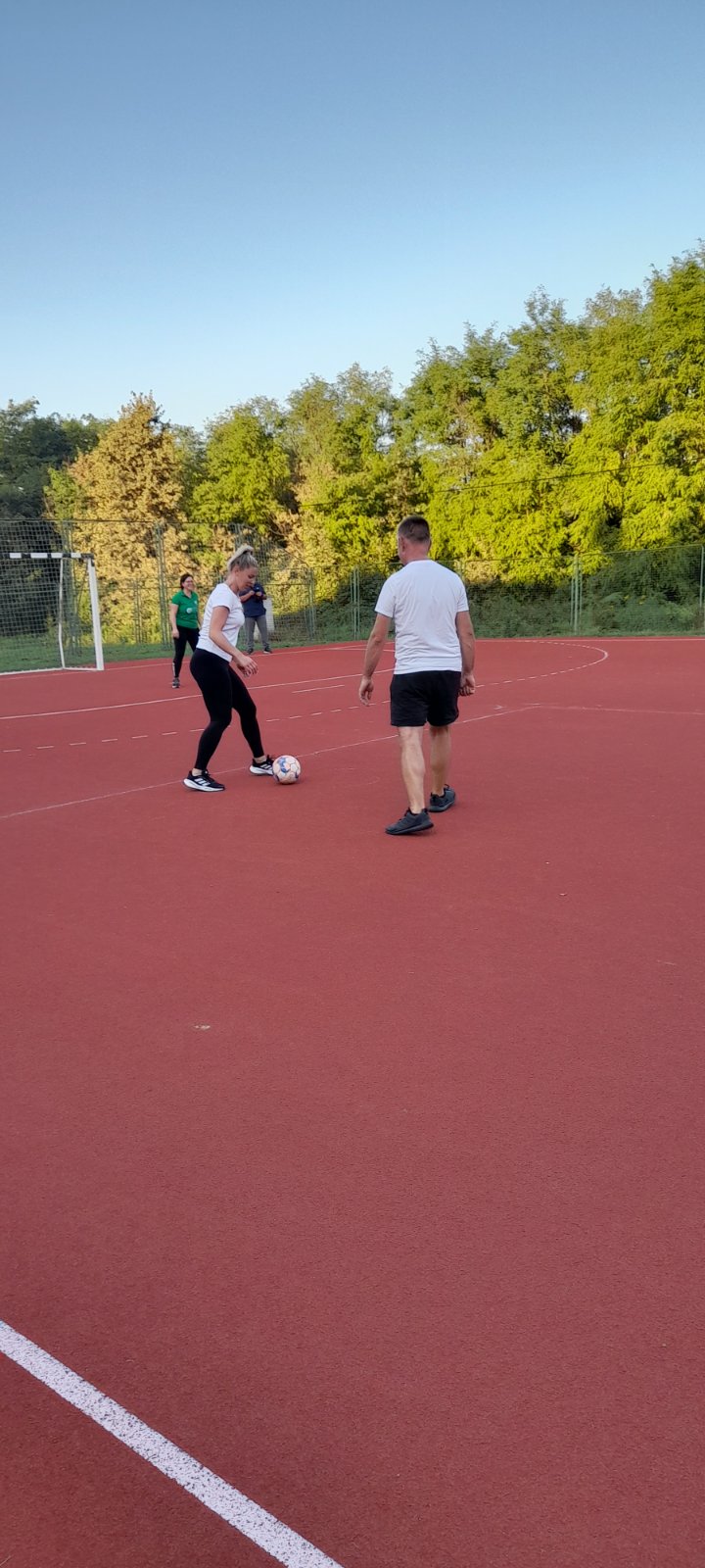 MURSKO SREDIŠĆE Treći dan Europskog dana sporta održane nogometne i košarkaška utakmica između djece i roditelja