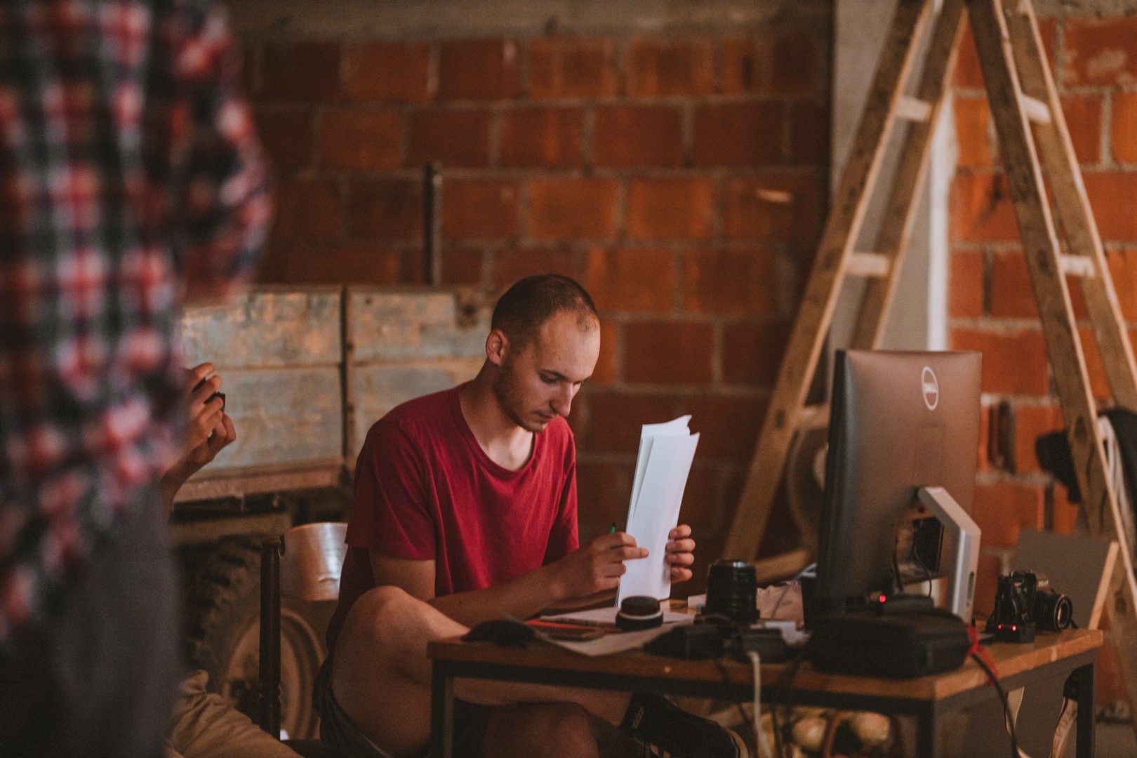 MARIN CVETKO I IVAN LISJAK Za novi kratkometražni film ‘Muha’ od nule izgradili vlastiti set!