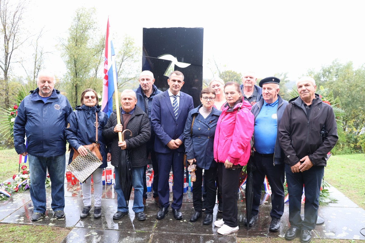 SJEĆANJA Župan Matija Posavec odao počast žrtvama u Baćinu
