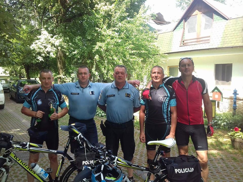 1351644910426409024394493180576