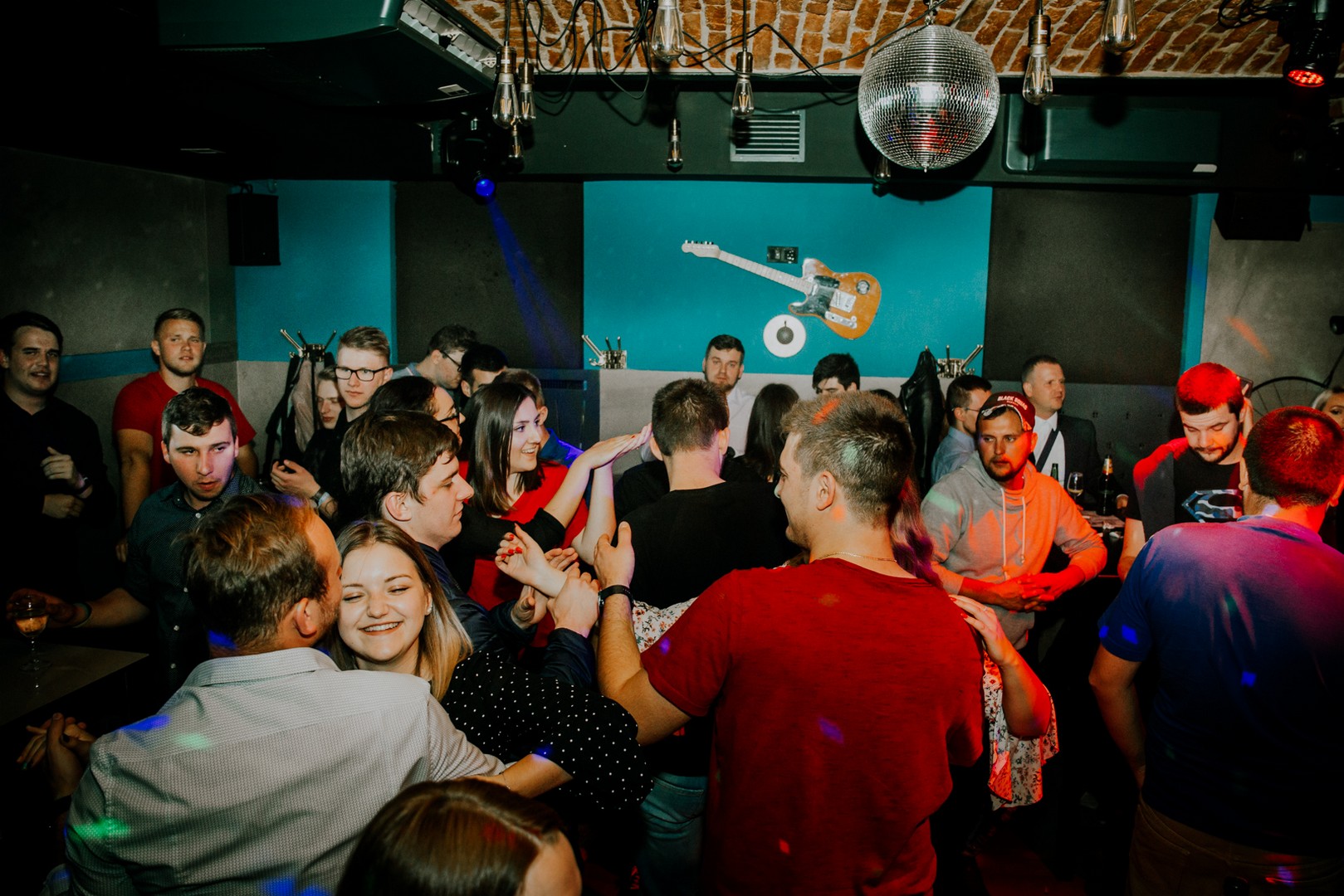 Odlična zabava na Podrumarenju uz TS Kumovi i Vina Tomšić