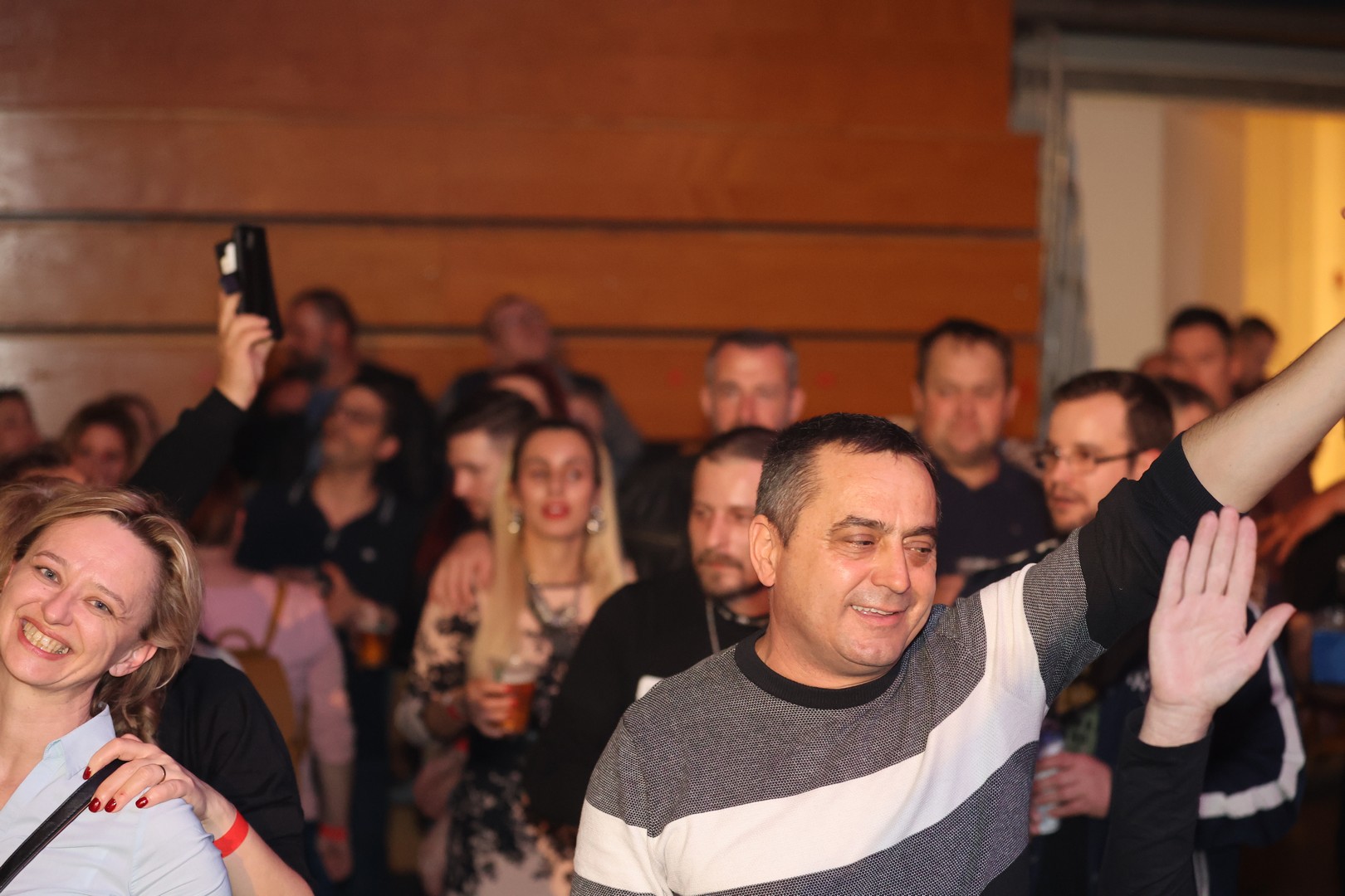 KONCERT U ČAKOVCU Haris Džinović svojim hitovima rasplesao i raspjevao publiku