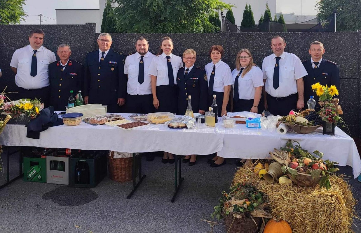FOTO Dani kruha u Strahonincu: Kruh, peciva, odlični kolači i ostale delicije oduševili posjetitelje FOTO Dani kruha u Strahonincu: Kruh, peciva, odlični kolači i ostale delicije oduševili posjetitelje