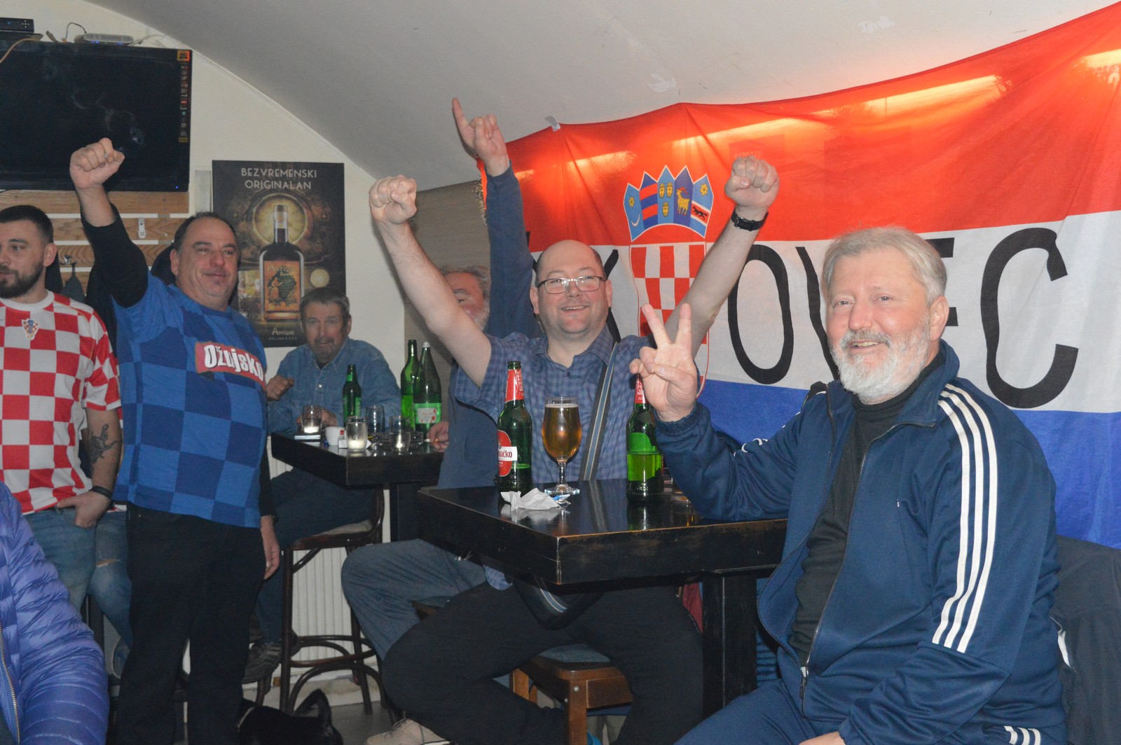 FOTOGALERIJA Vatrena atmosfera u čakovečkim kafićima – Međimurci navijaju za naše Vatrene!