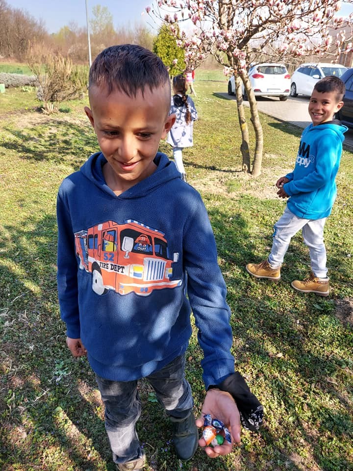 FOTO Područna škola Držimurec – Strelec: U dvorištu ih iznenadio zeko koji im je donio poklončiće za Uskrs FOTO Područna škola Držimurec – Strelec: U dvorištu ih iznenadio zeko koji im je donio poklončiće za Uskrs
