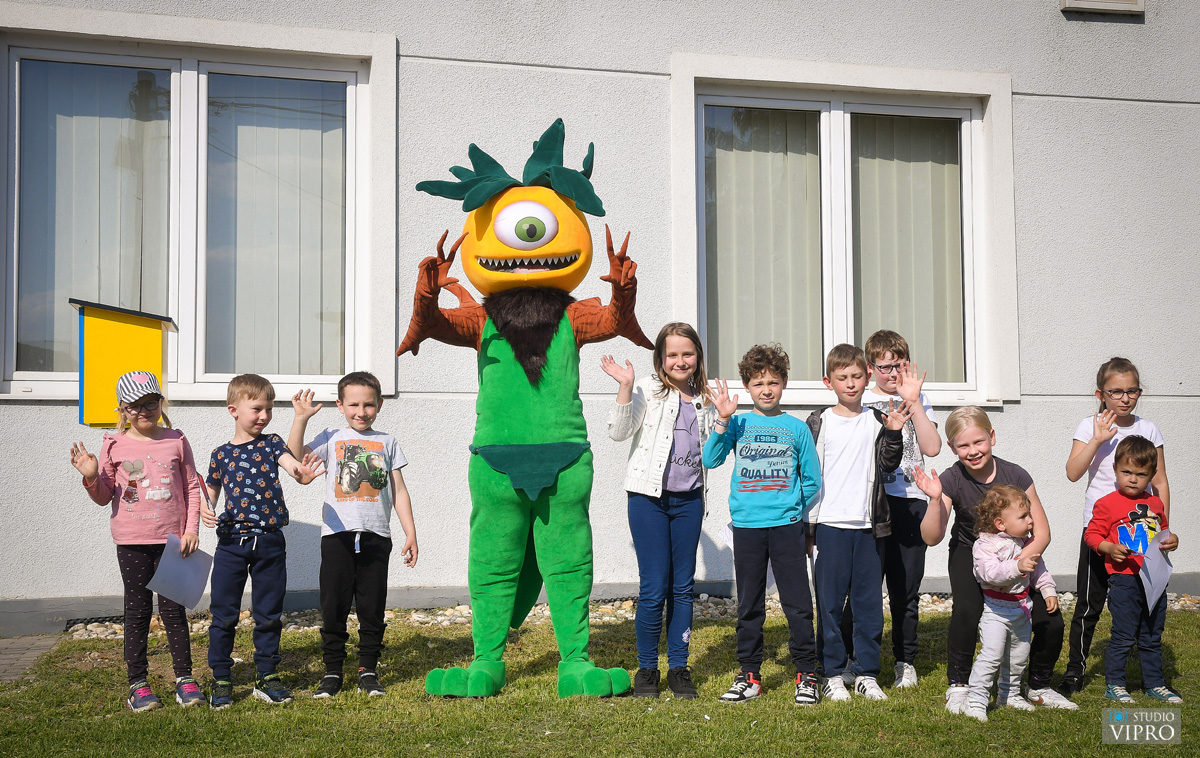 Mala slobodna knjižnica u Oporovcu