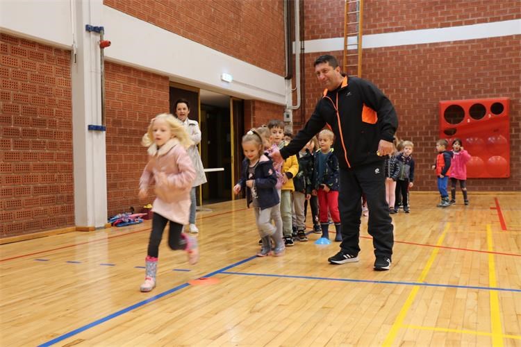 Mališani posjetili policiju