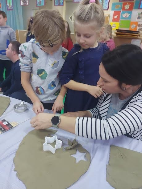 KREATIVNO DRUŽENJE Božićna radionica u suradnji Vrtića ‘Cvrčak’ i Centra za odgoj i obrazovanje KREATIVNO DRUŽENJE Božićna radionica u suradnji Vrtića ‘Cvrčak’ i Centra za odgoj i obrazovanje