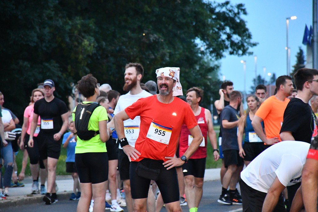 POGLEDAJTE TKO JE SVE TRČAO Veliki broj trkača na ‘Čakovečkom noćnom ceneru’