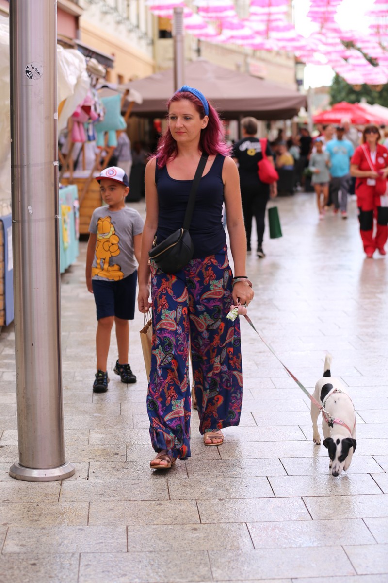 KLIKOM ISPOD KIŠOBRANA Malo kiše, malo sunca, ali centar Čakovca je ispunjen građanima