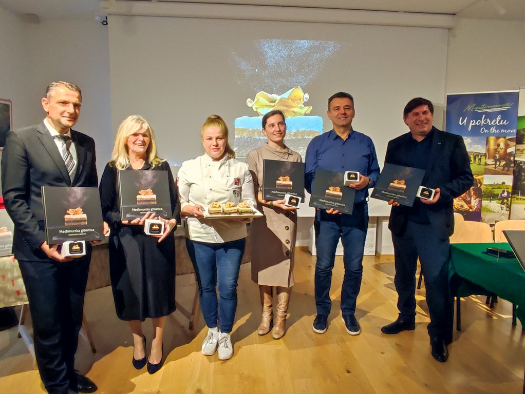 U multimedijalnoj dvorani Riznice Međimurja predstavljena monografija ‘Međimurska gibanica’ U multimedijalnoj dvorani Riznice Međimurja predstavljena monografija ‘Međimurska gibanica’