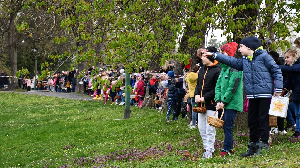 VIDEO I FOTO Potraga za uskrsnim jajima u Perivoj Zrinskih privukla mnoštvo mališana