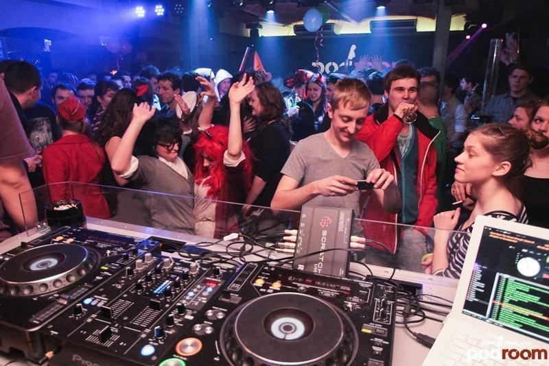 slika0030Podroom (Subota, 9.2. – Carninival House Party – DJ Mario Amarillo)