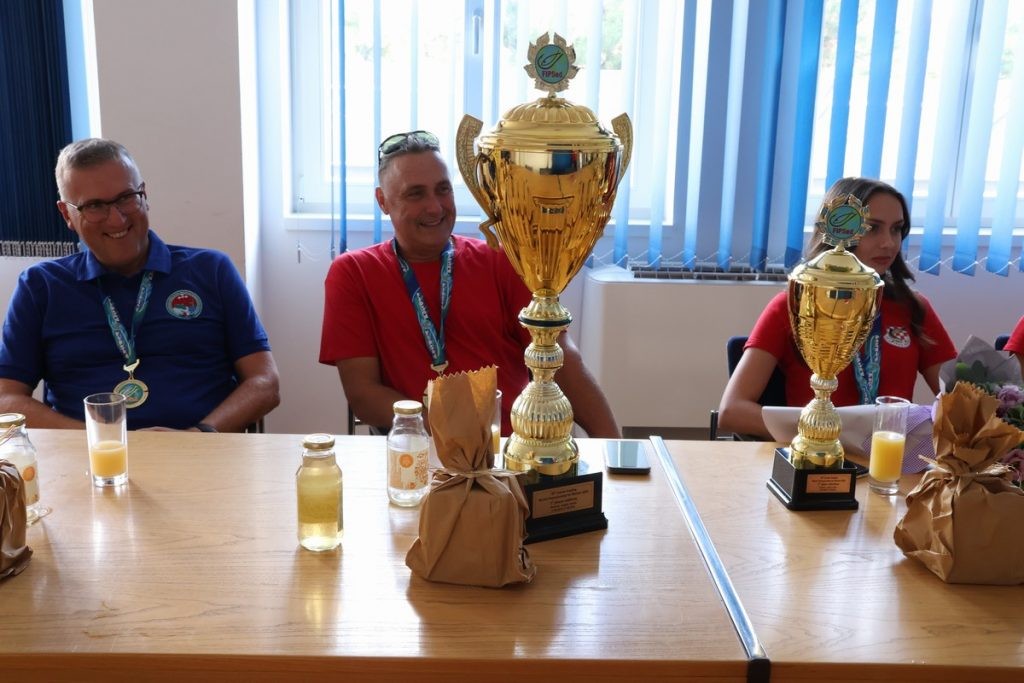 PRIJEM U ŽUPANIJI Najbolje svjetske ribolovkinje Sara Strbad, Marijana Mutak i Sanja Oreški kod župana Posavca