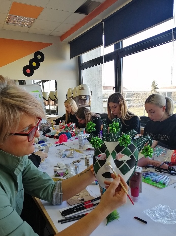 FOTO Frizeri Gospodarske škole Čakovec oslikali maske za fašnik