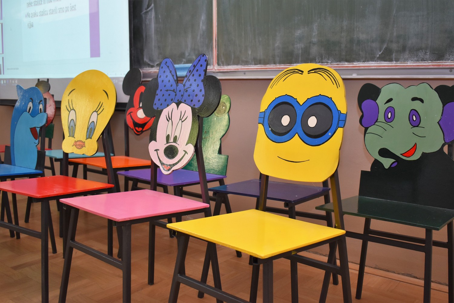 Učenici OŠ Kuršanec pružili novi izgled starim školskim stolicama