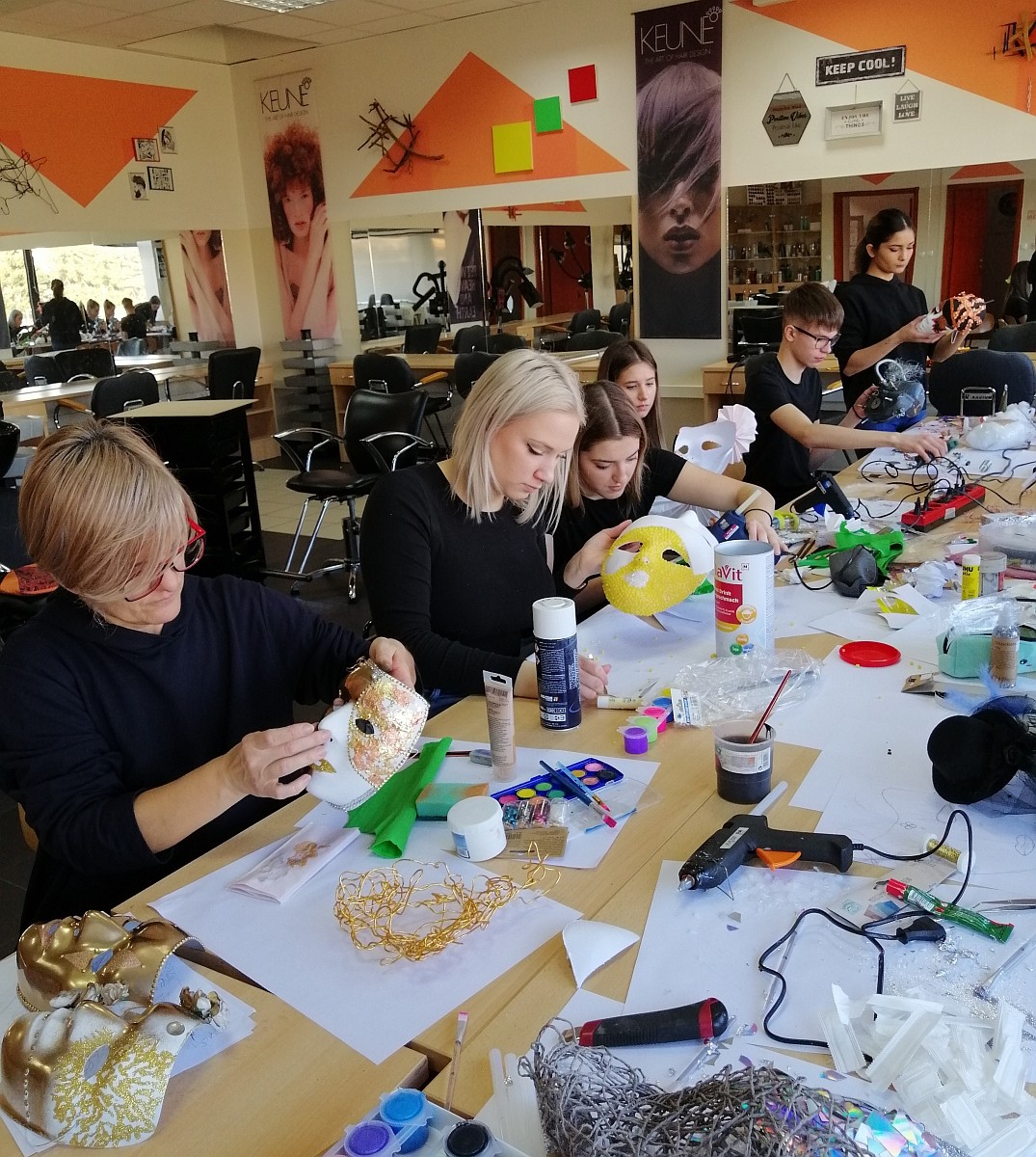 FOTO Frizeri Gospodarske škole Čakovec oslikali maske za fašnik