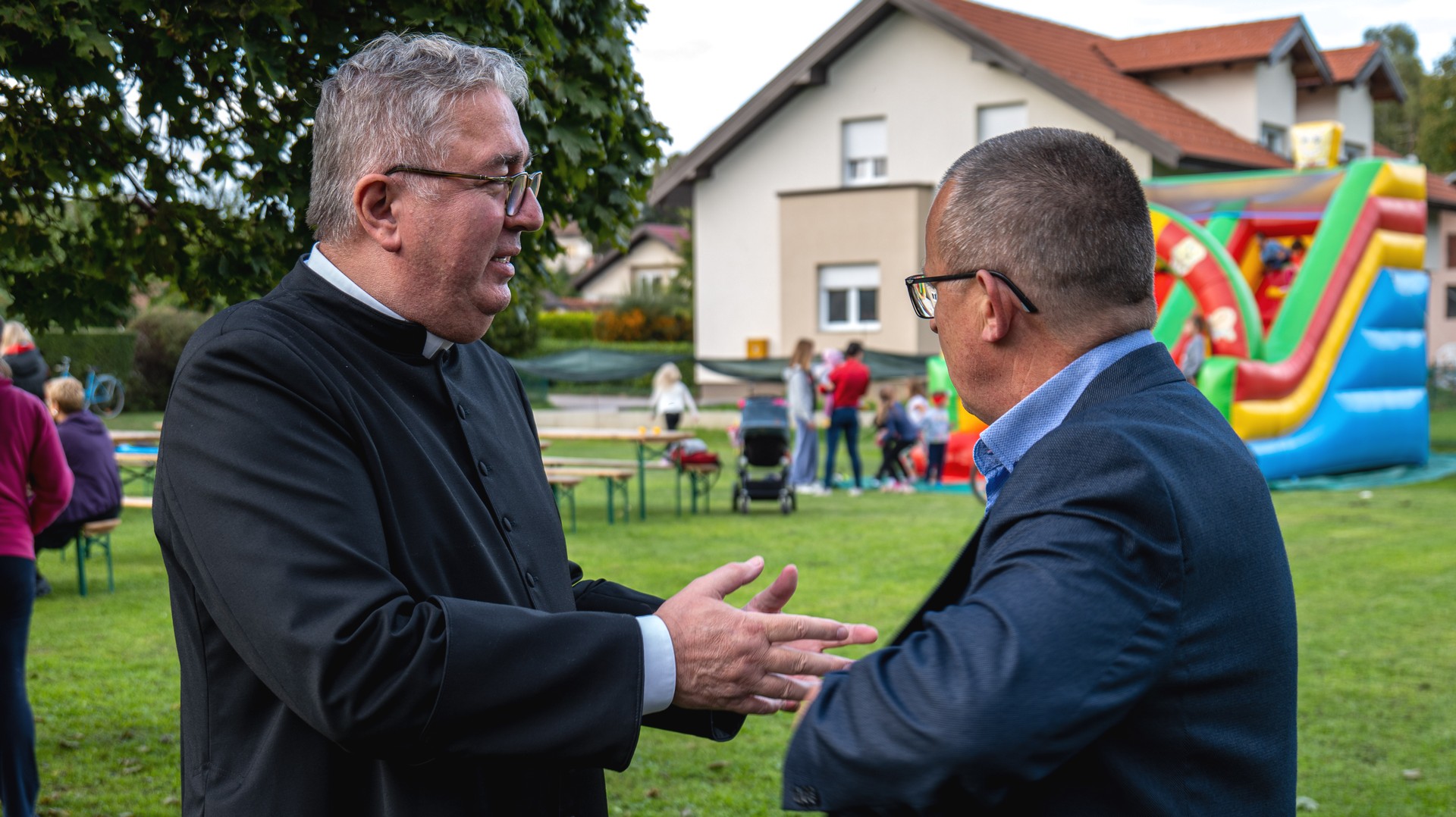 Župan Posavec i načelnik Meglić svečano otvorili obnovljeno košarkaško igralište u Šenkovcu Župan Posavec i načelnik Meglić svečano otvorili obnovljeno košarkaško igralište u Šenkovcu