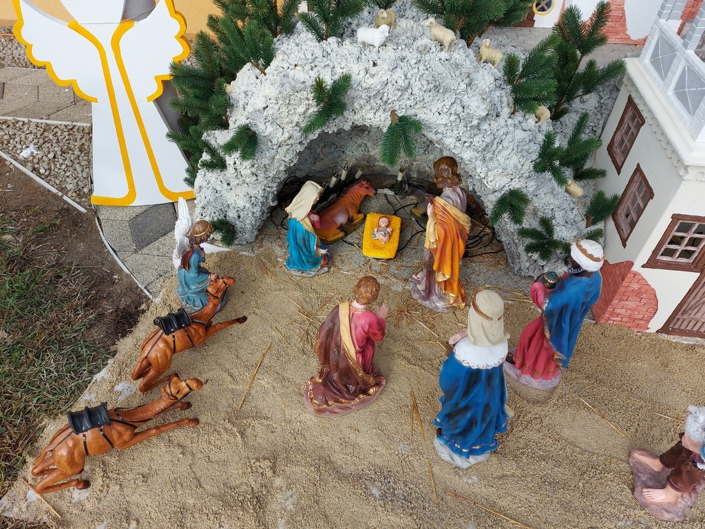 ZLATNE RUKE IVANA ŠAVORE Jaslice su moje hvala Božeku kaj sam živ