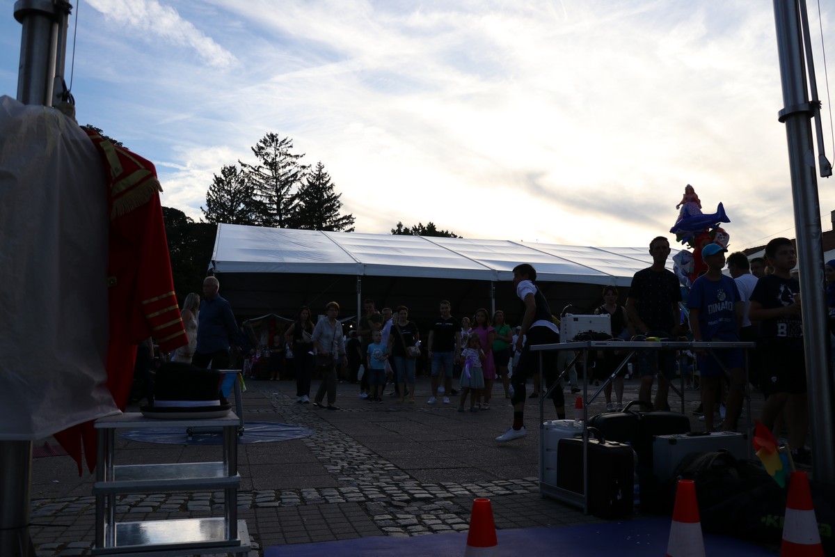 FOTO Prvi dan Porcijunkulovog započeo spektakularnim artističkim showom – “Dangerous Show” Cirkerosa Cirkusa