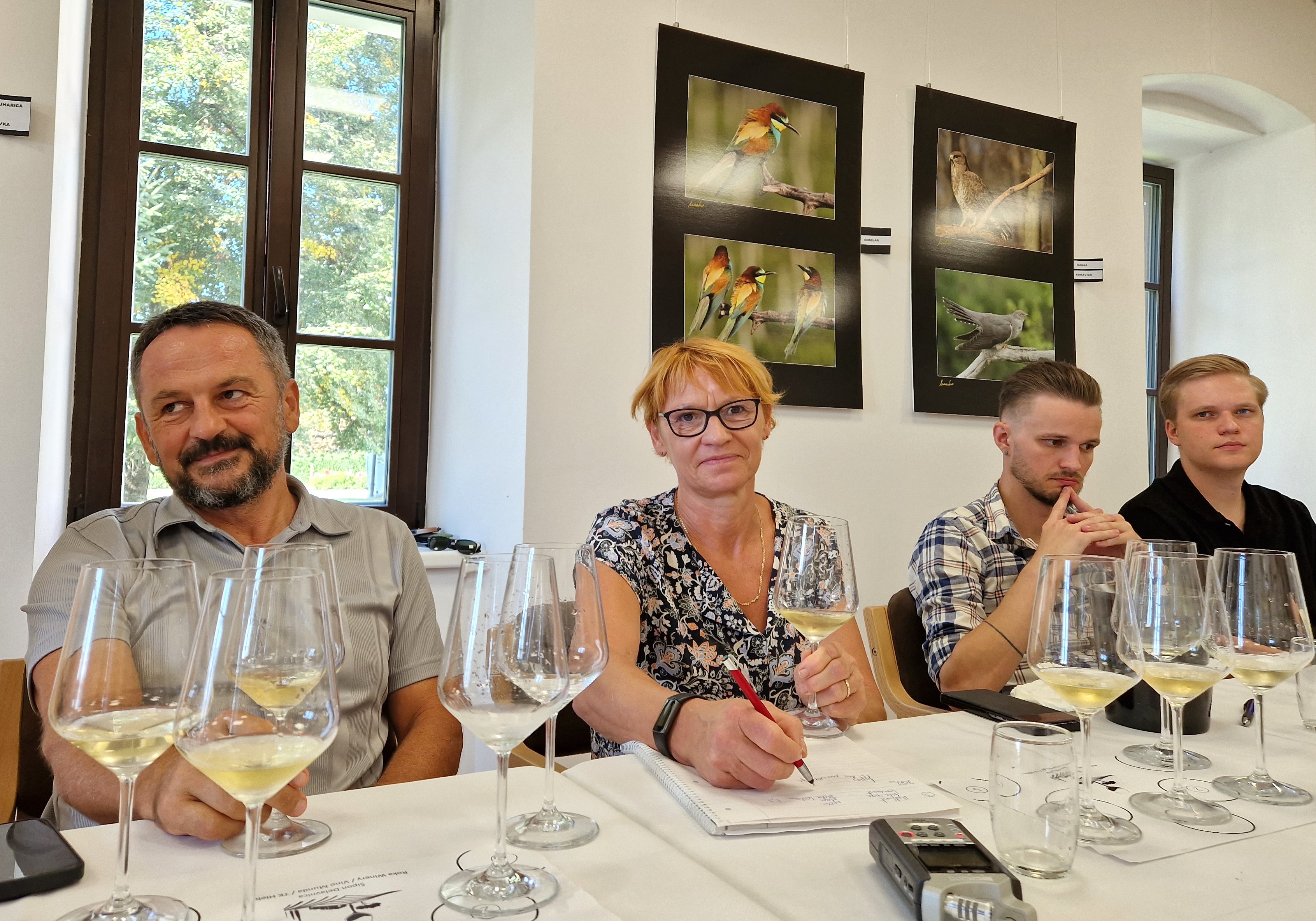 MEĐUNARODNA RADIONICA I DEGUSTACIJA Kušačima je bilo ponuđeno pet setova kvalitetnih vina