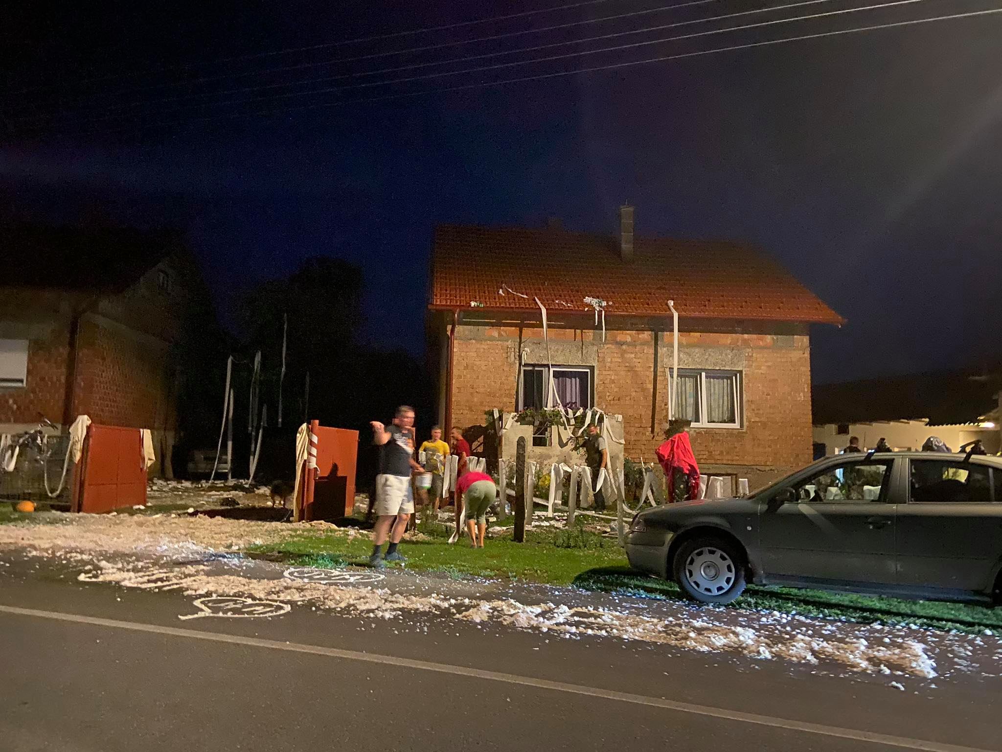 FOTO Potepanje ih nije mimoišlo: Zaručili su se Jurica Kovačić i Melani Žganec!