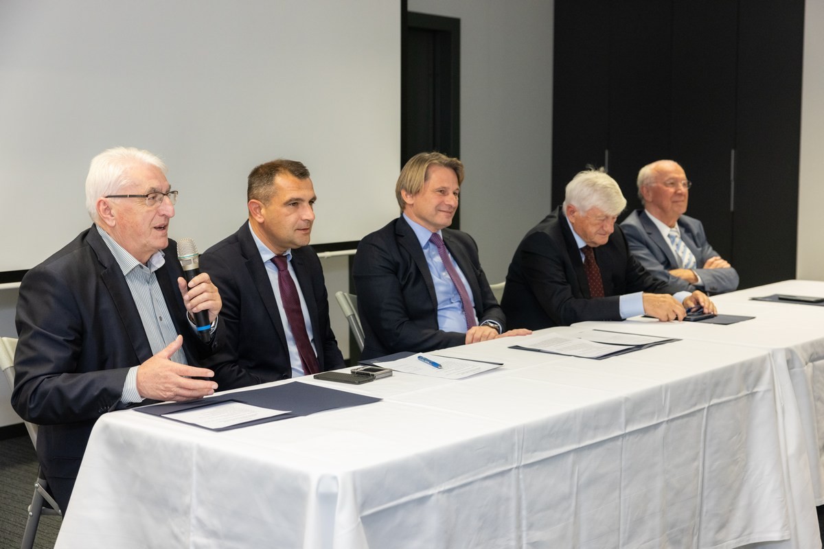 VRIJEDNI STUDENTI I u ovoj akademskoj godini Zaklada Mikec stipendira 47 uspješnih studenata