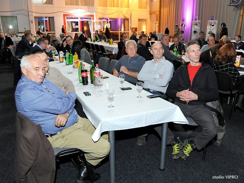 322213640dsc8056609573