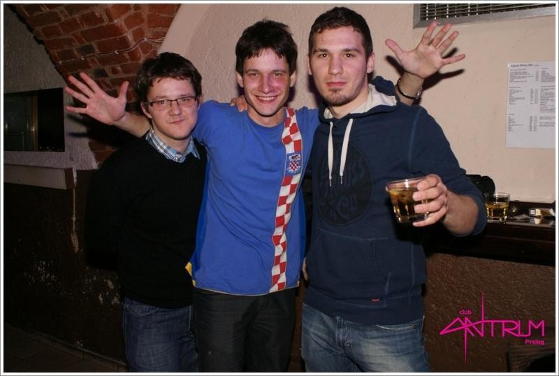 slika0012 Antrum (Petak i subota, 22. i 23.3.2013 – Mladen Burnać i Queens party) slika0012 Antrum (Petak i subota, 22. i 23.3.2013 – Mladen Burnać i Queens party)