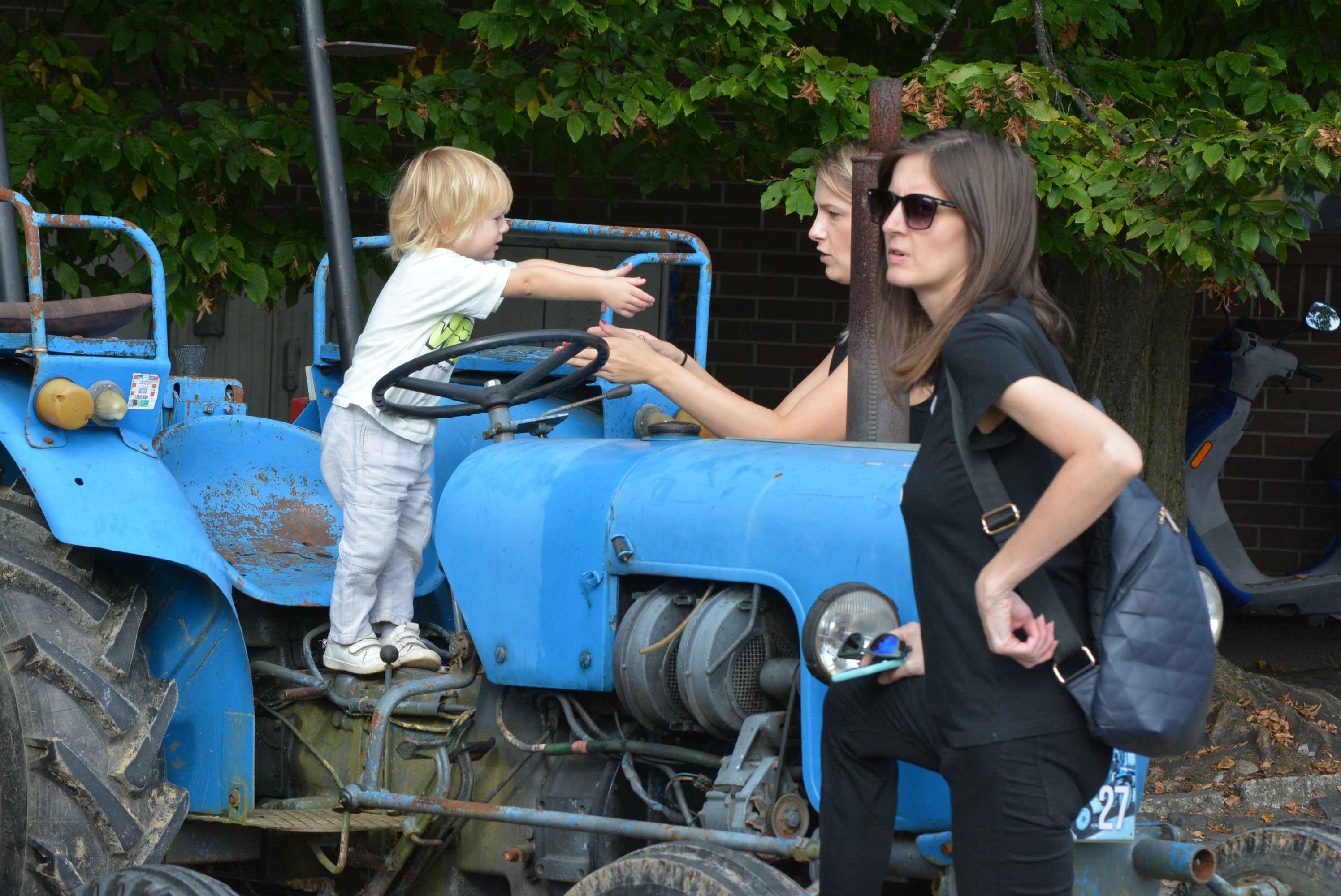 FOTO I VIDEO Putovanje kroz vremensku kapsulu na izložbi starih traktora i strojeva u sklopu manifestacije ‘Jesen u Čakovcu 2023.’