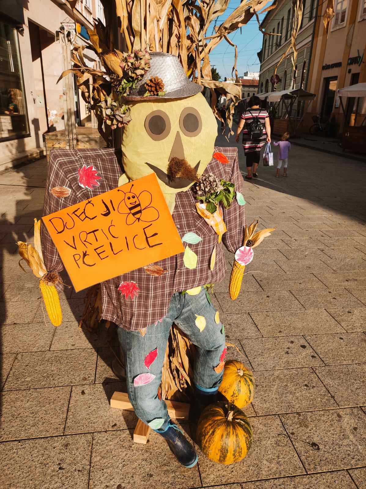 ČAKOVEC Jesenske umjetničke instalacije uljepšale središte grada