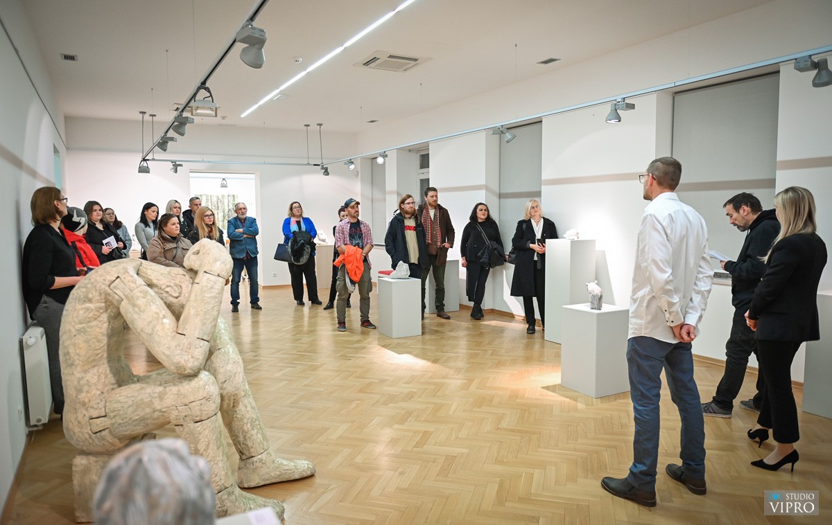 MUZEJ CROATA INSULANUS Otvorena je izložba skulptura Ivana Mladenovića