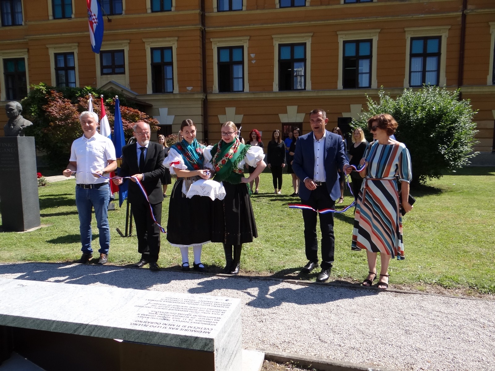 Ispred Učiteljskog fakulteta postavljena glazbena klupa posvećena međimurskoj popevki