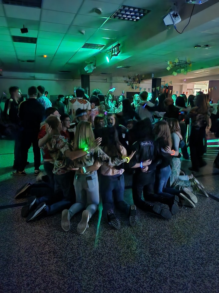 Gimnazijski Trash party