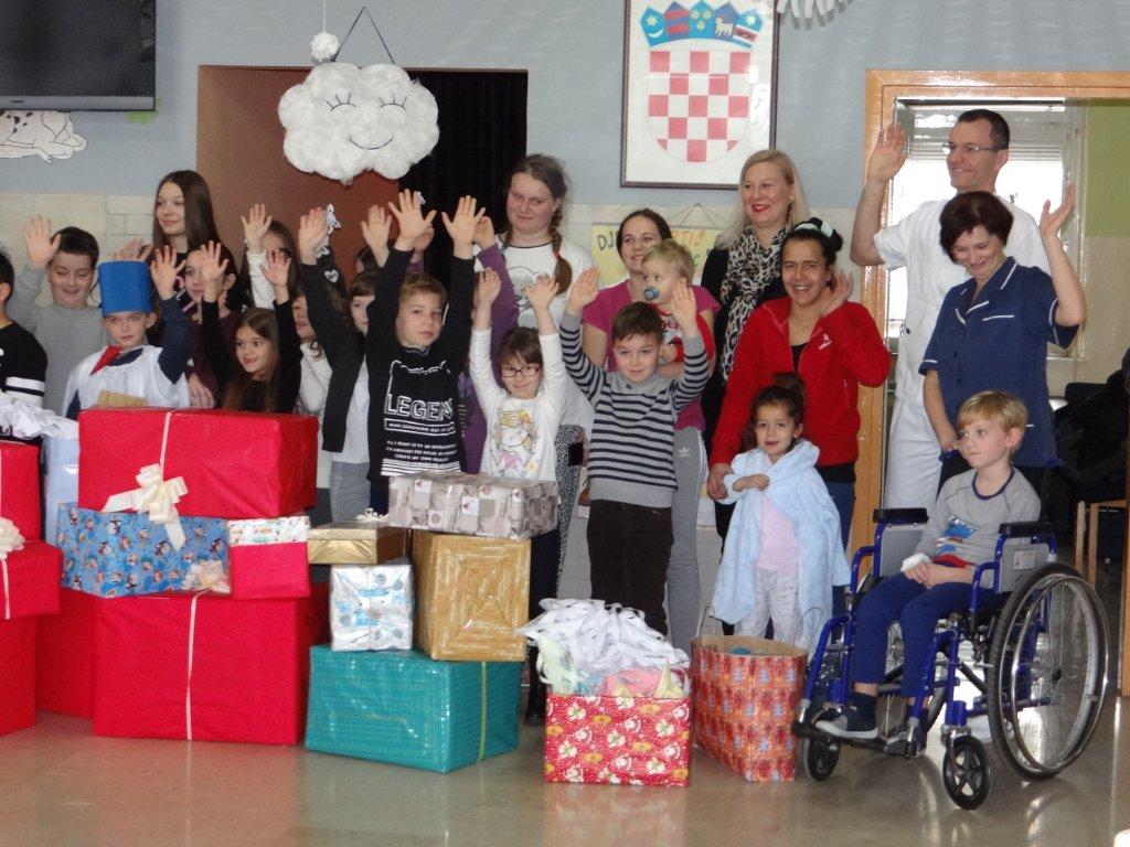 Osnovci šenkovečke škole posjetili bolesne mališane u čakovečkoj bolnici