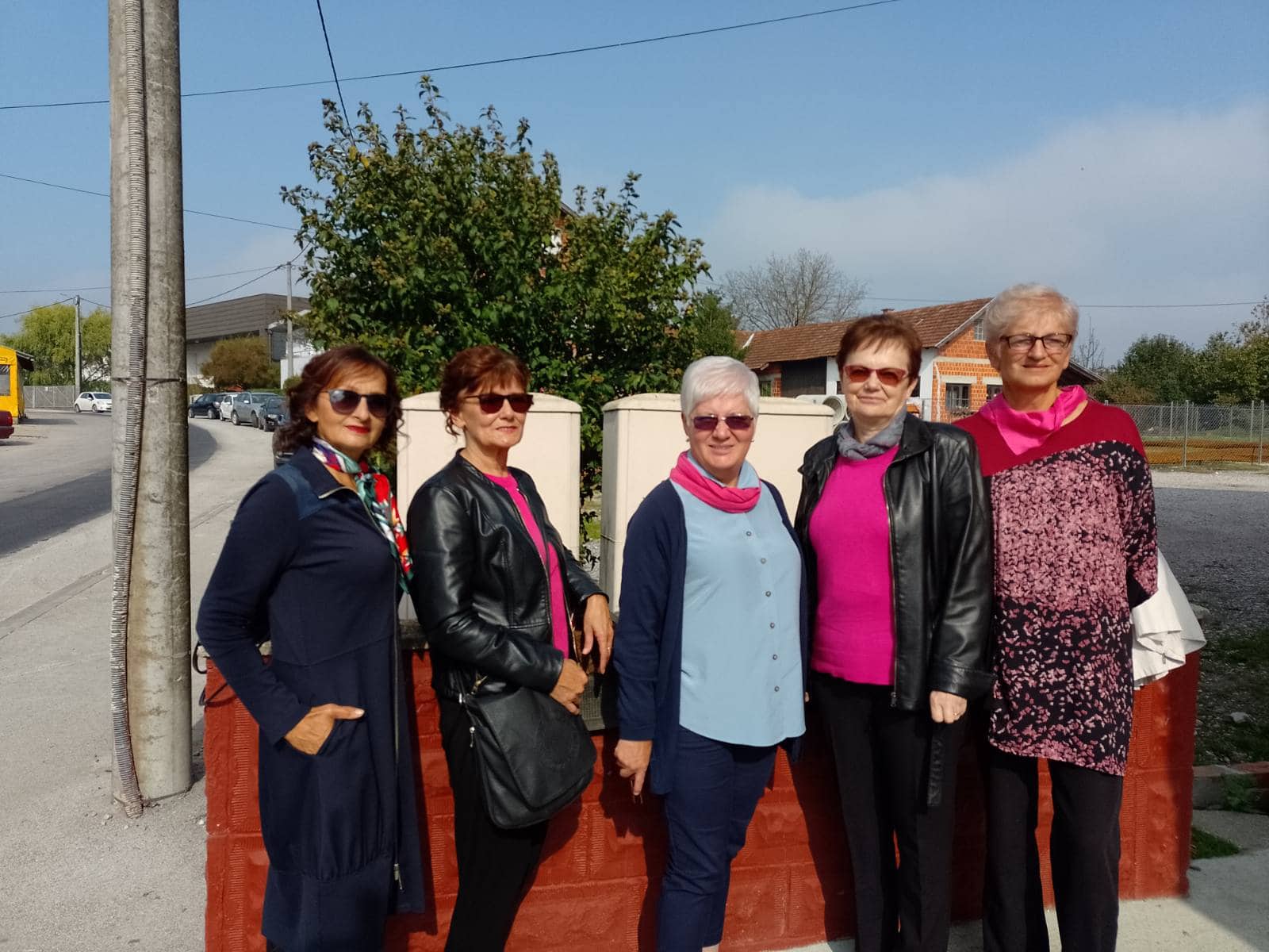 RUŽIČASTI LISTOPAD U DUBRAVI Članice kluba ‘Nova nada’ Čakovec gostovale na modnoj reviji RUŽIČASTI LISTOPAD U DUBRAVI Članice kluba ‘Nova nada’ Čakovec gostovale na modnoj reviji