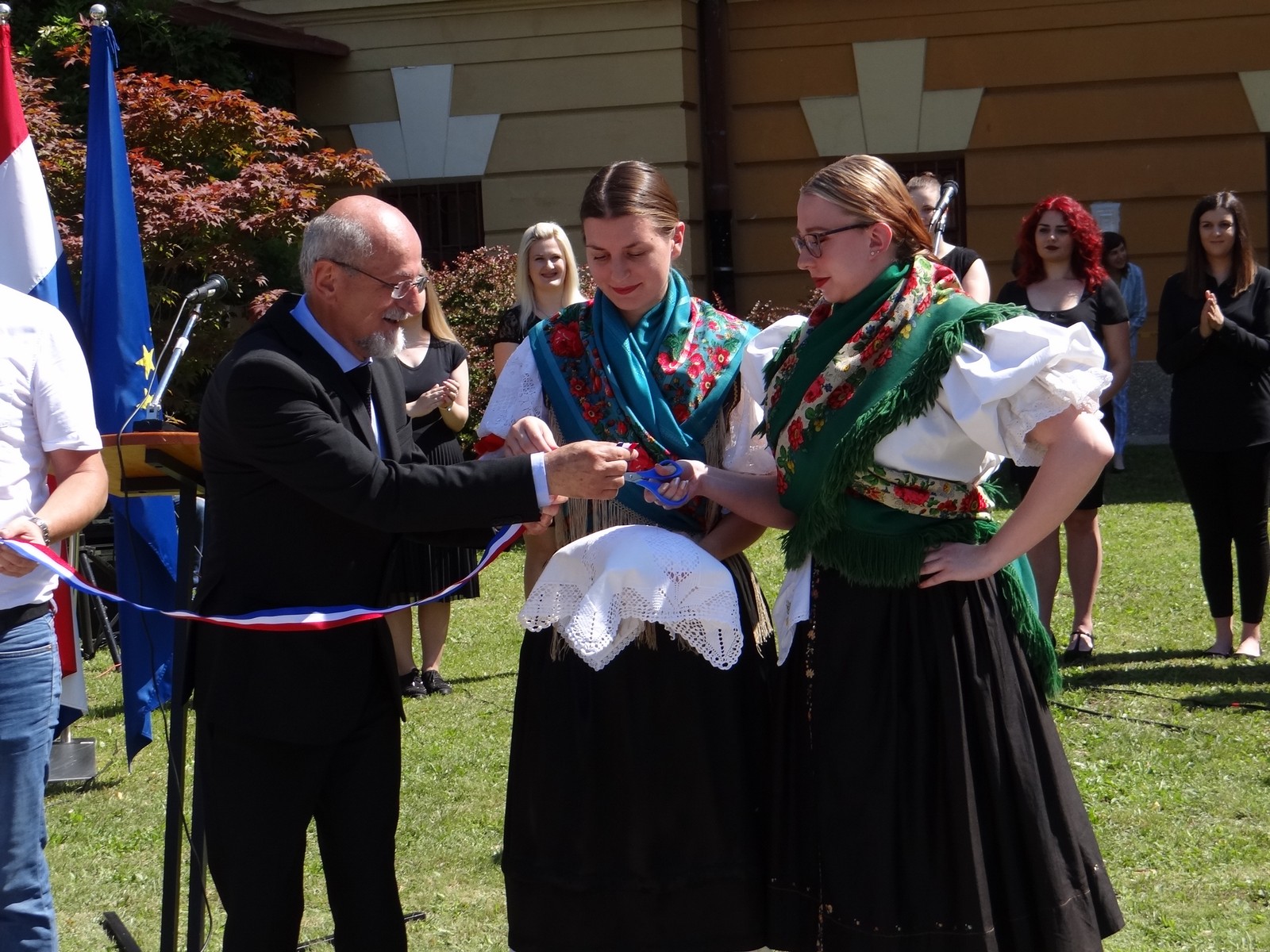 Ispred Učiteljskog fakulteta postavljena glazbena klupa posvećena međimurskoj popevki
