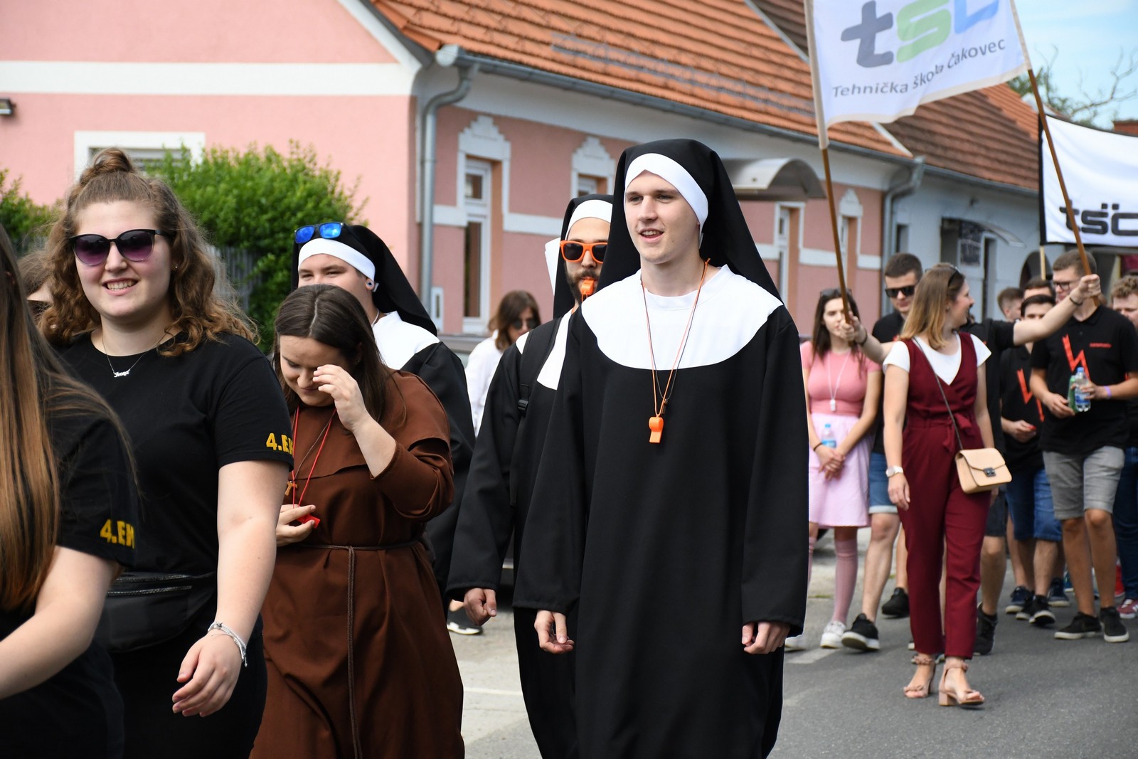 FOTO Povorka protutnjala gradom, maturanti s osmjehom dočekali kraj srednje škole!