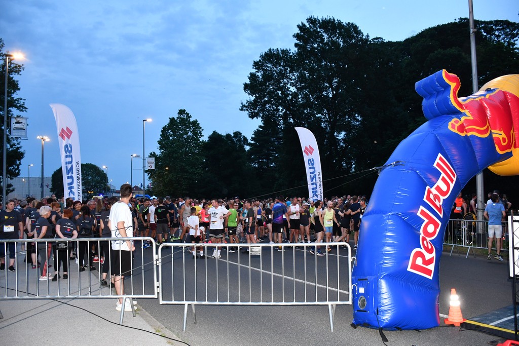 POGLEDAJTE TKO JE SVE TRČAO Veliki broj trkača na ‘Čakovečkom noćnom ceneru’