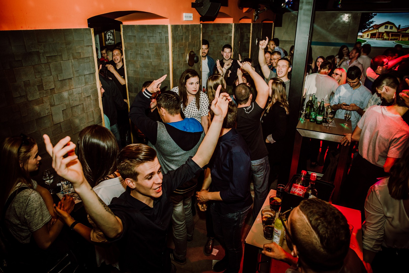 Odlična zabava na Podrumarenju uz TS Kumovi i Vina Tomšić