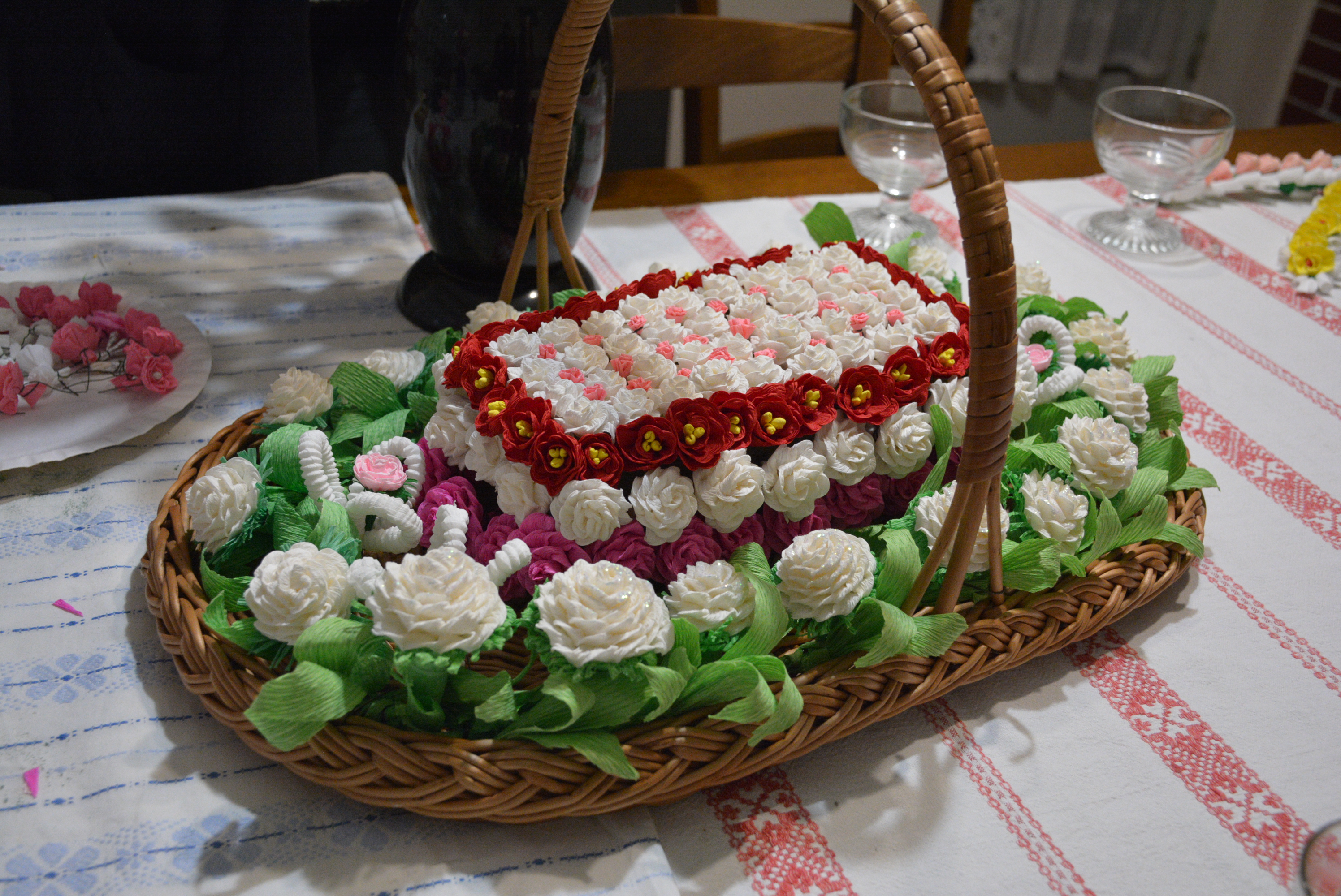 LJUBICA VIDOVIĆ (82) Čuvarica svatovske jabuke koju mladenci u Podturnu i danas stavljaju na zastavu LJUBICA VIDOVIĆ (82) Čuvarica svatovske jabuke koju mladenci u Podturnu i danas stavljaju na zastavu