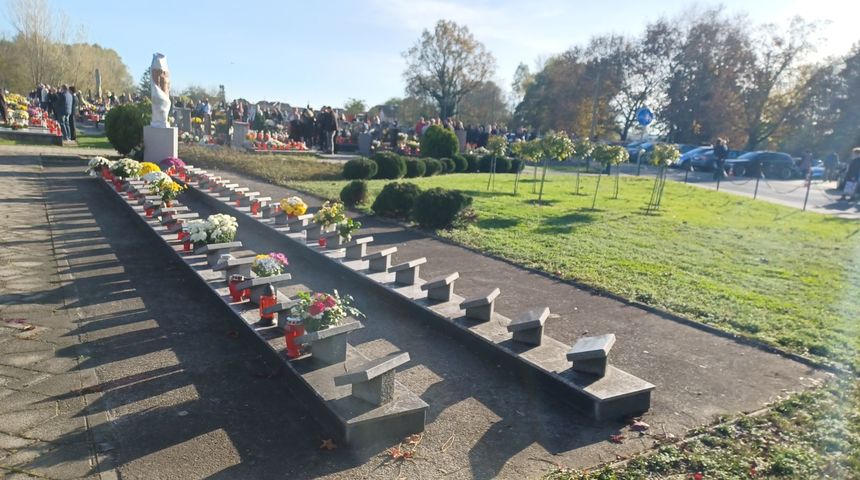 Sveti Juraj u Trnju – groblje na blagdan Svih svetih Sveti Juraj u Trnju – groblje na blagdan Svih svetih