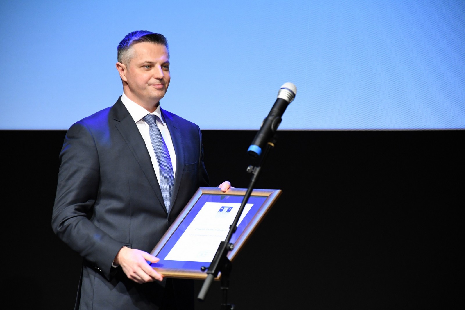 CENTAR ZA KULTURU ČAKOVEC Povodom 45 godina umjetničkog stvaralaštva, Školi animiranog filma dodijeljena Povelja Grada Čakovca!  Članovi Škole animiranog filma Čakovec, jedne od uspješnijih dječjih filmskih obitelji regije te najdugovječnije takve škole u